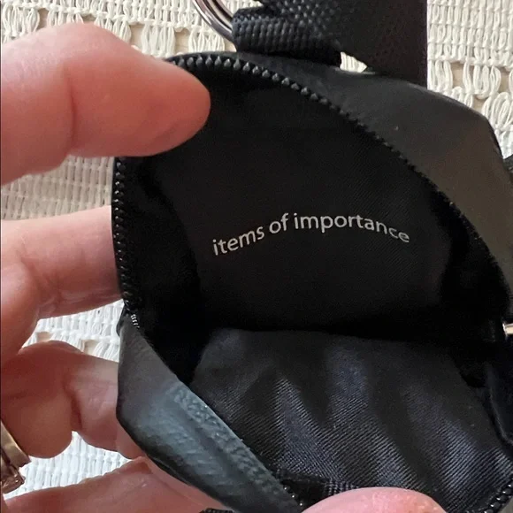 Authentic lululemon Black phone Sling Crossbody with Small earpodCoin Pouch - Picture 5 of 5